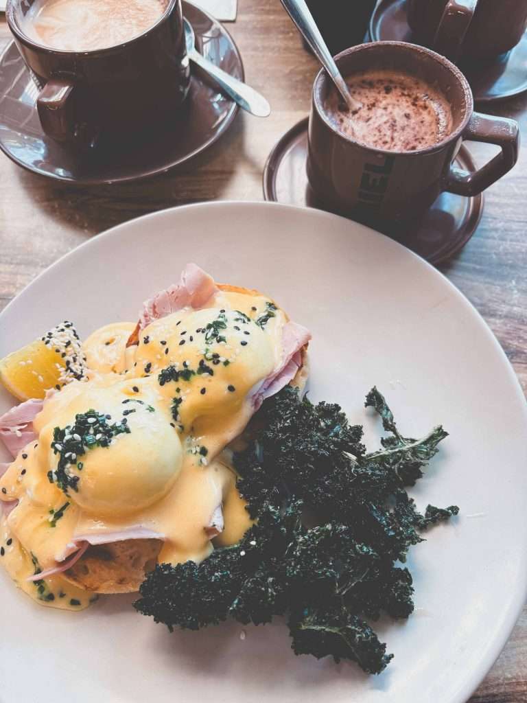 ThePantry_Breakfast_EggsBenedict-1