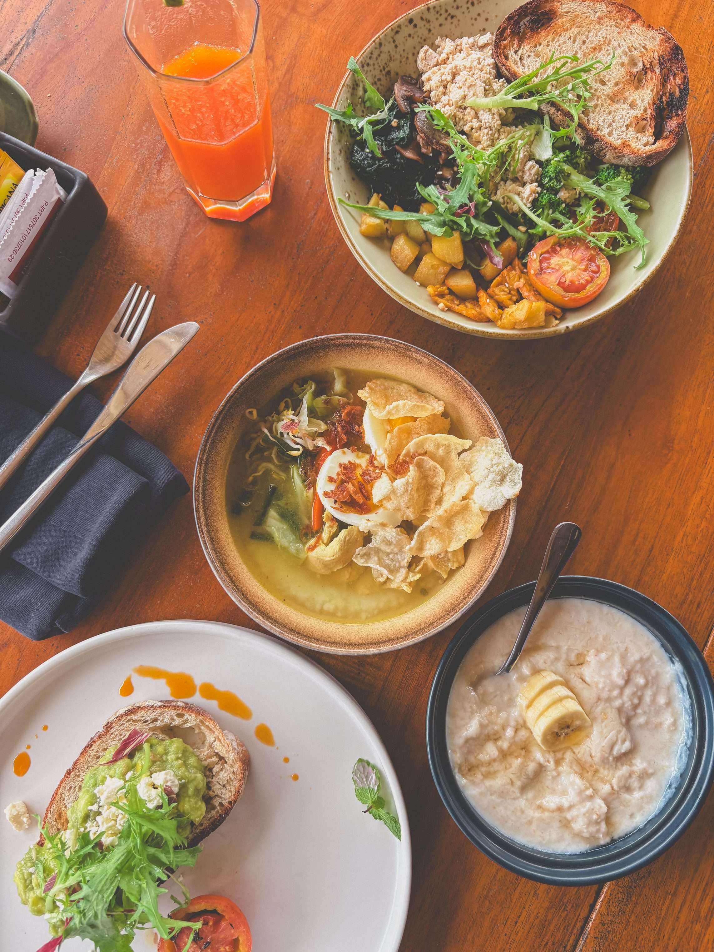 sidemen-bali-sleepinggajah-breakfastspread