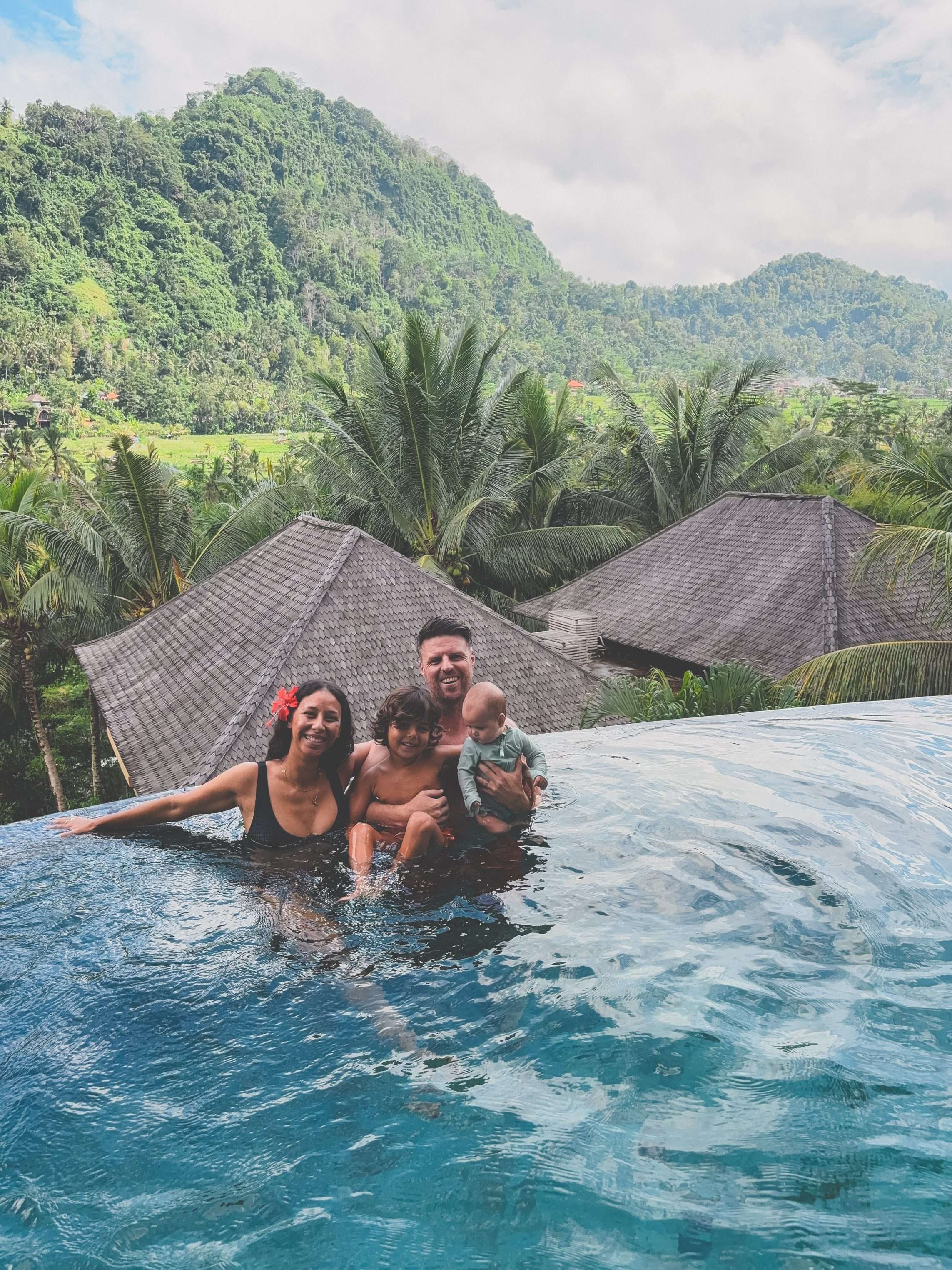 sidemen-view-pool-pyes-family