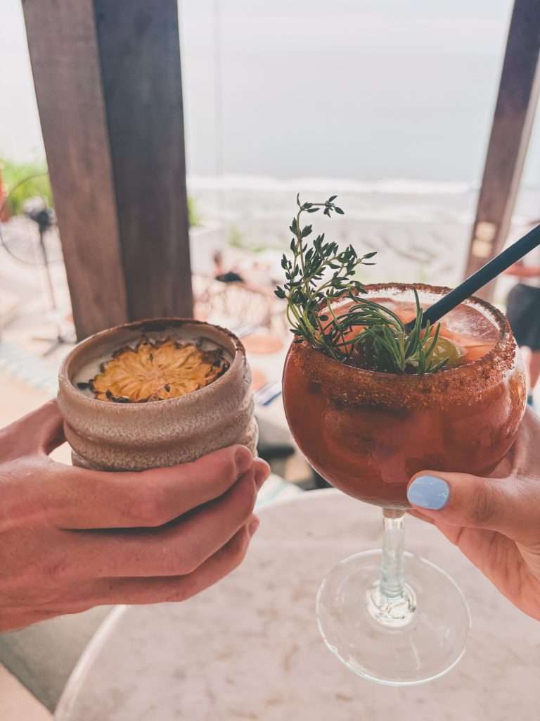 Cocktails-ulucliffhouse-bestbeachclubsinuluwatu