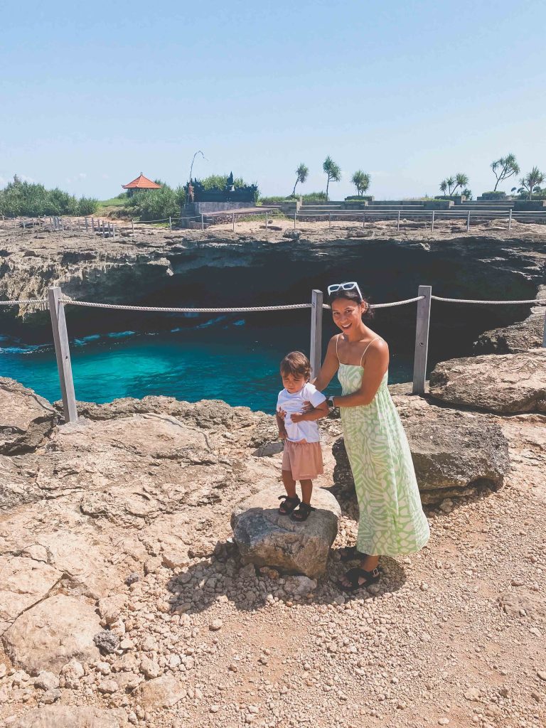 nusa-lembongan-devil-tears-mum-son